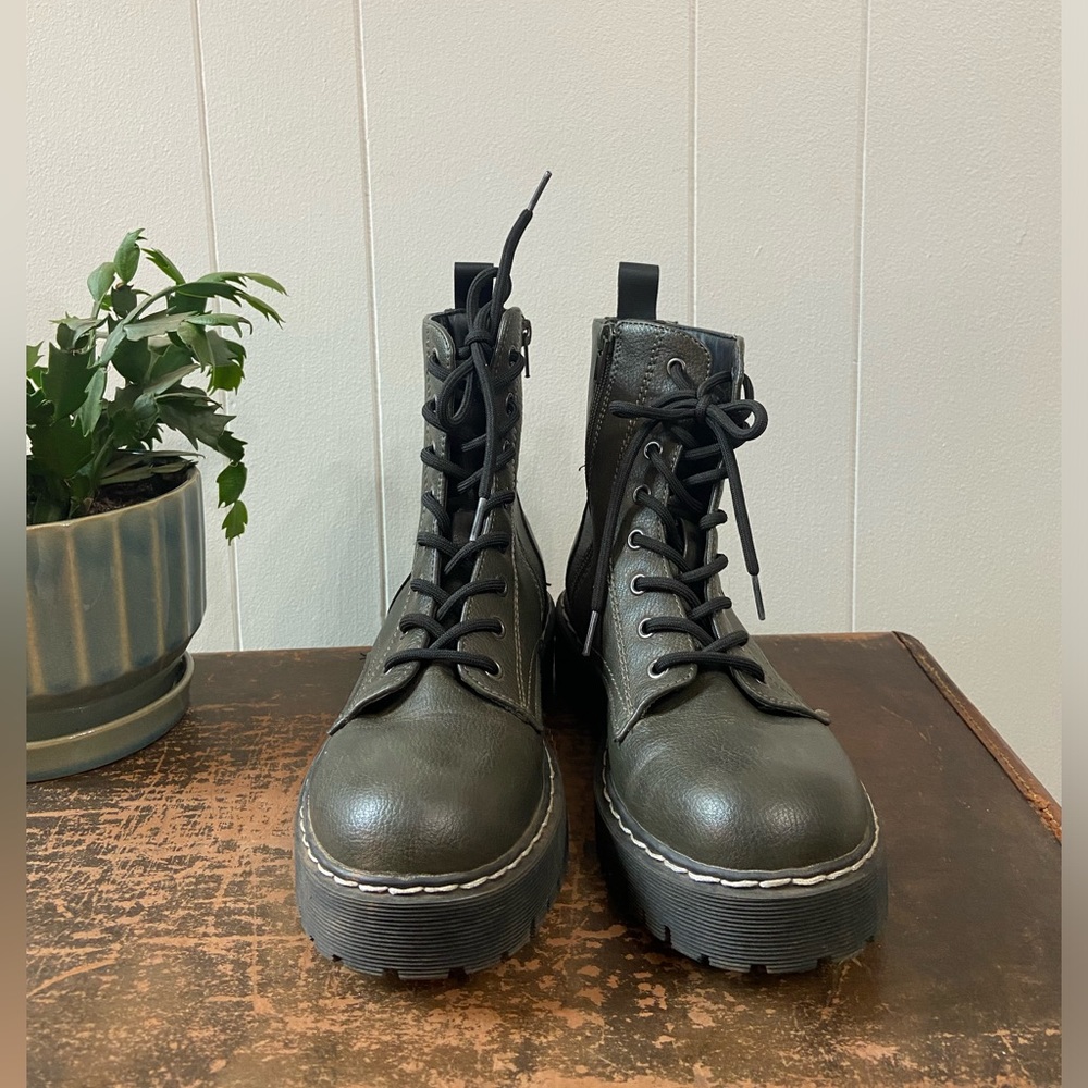 Sincerely Jules HARLEY Green Faux Leather Side Zip Combat Boots